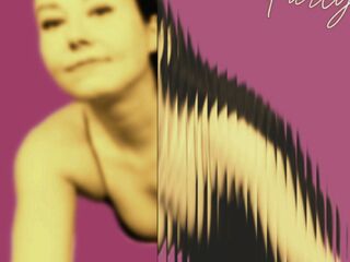 beautiful webcamgirl LucyLevatto