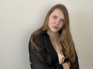 naughty camgirl photo MadalineMosman