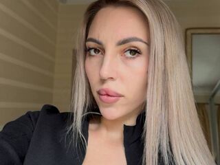 nude camgirl photo MelisaDee