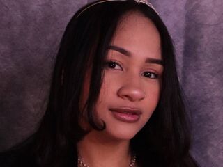 cam whore NicolleMari