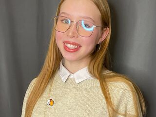 camslut masturbating RomanaGuethle