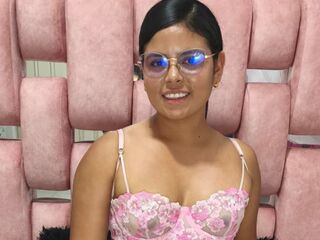 webcam girl chatroom SalomeHarman