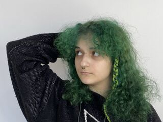 topless camgirl SamellaMagowan