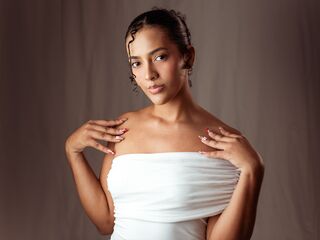 naked webcamgirl SarahCoolio