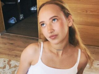 camslut fingering shaved pussy VeniceMidden