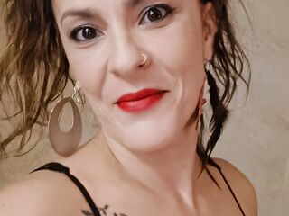 camwhore fingering shaved pussy Yossunecam