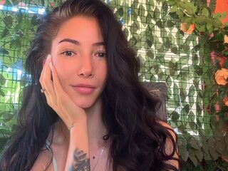 camslut naked Zianna